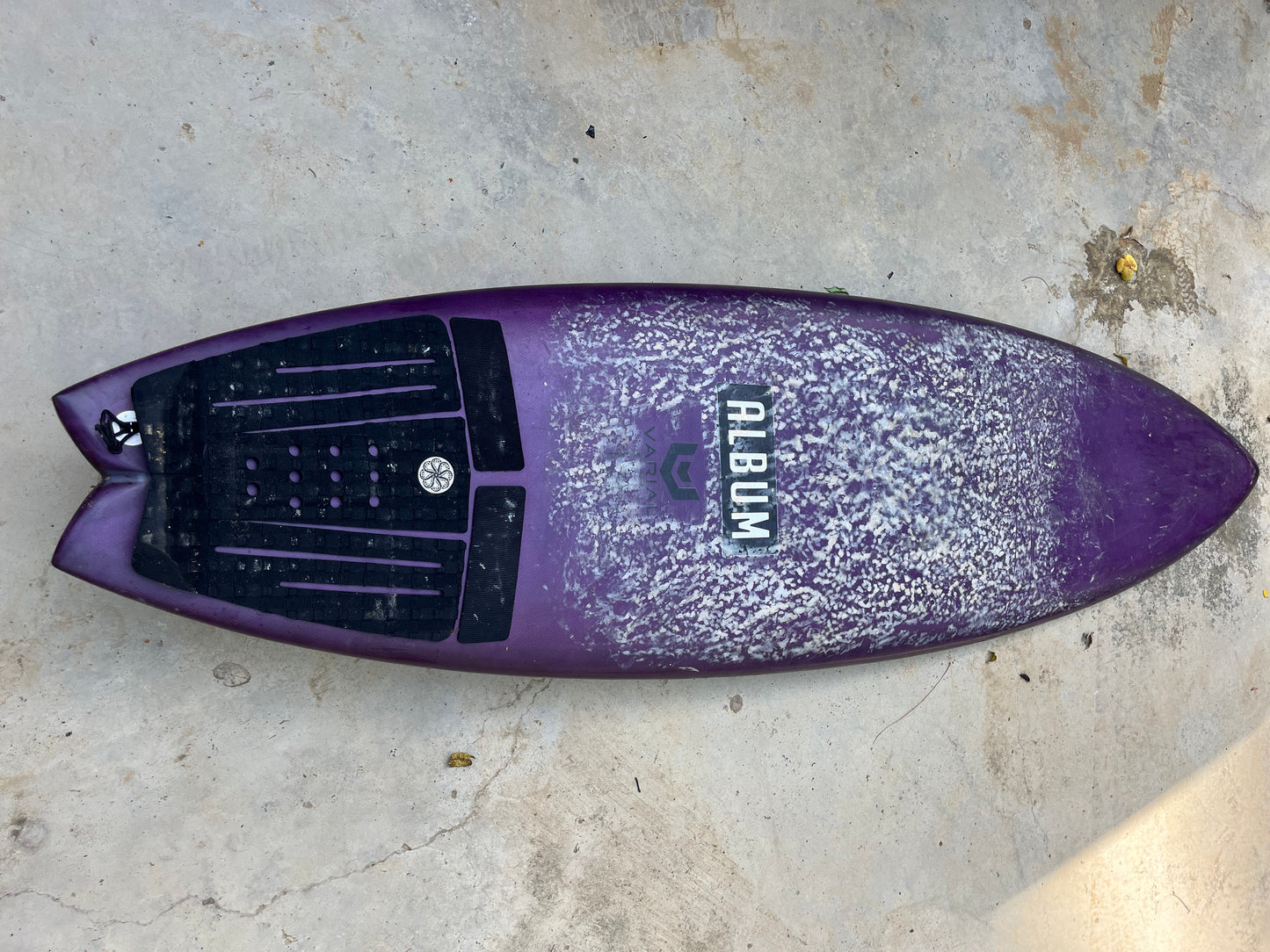 Album 5’10 epoxy surfboard